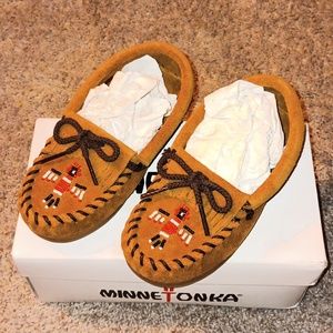 NWT Minnetonka Genuine Leather Moccasin Style Slippers | 9 Toddlers
